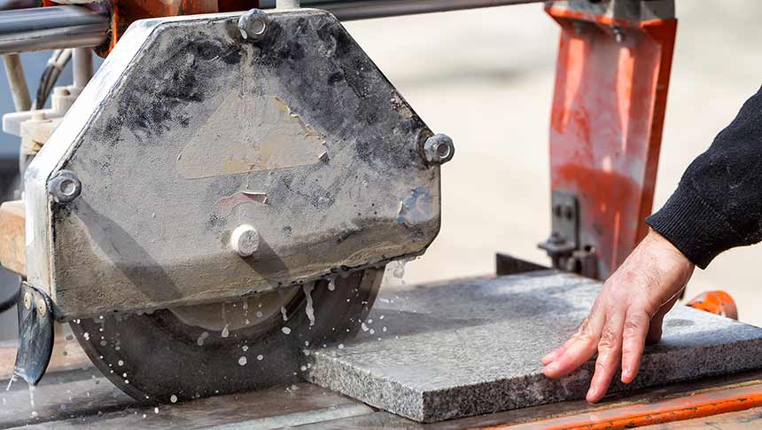 How to Cut Rocks With a Tile Saw
